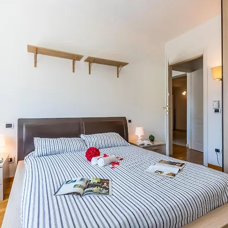 Sleeps 5 Appartamento Lerici