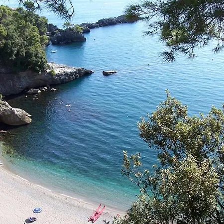 Sleeps 5 Appartamento Lerici