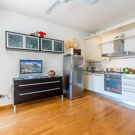 Apartment Sleeps 5